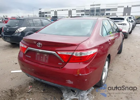 2017 Toyota Camry Se z USA, uszkodzony, nr VIN 4T1BF1FK2HU764647